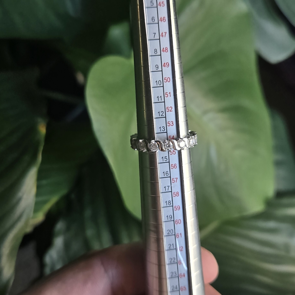 Elegant 925 Silver Moissanite Women's Ring - Picture 5 of 9